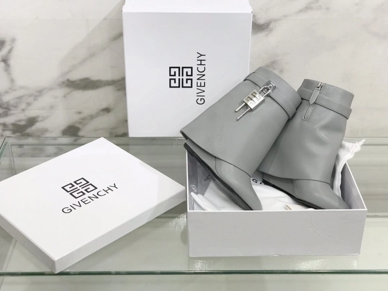 Practical Gxvxnchy Boots 153320