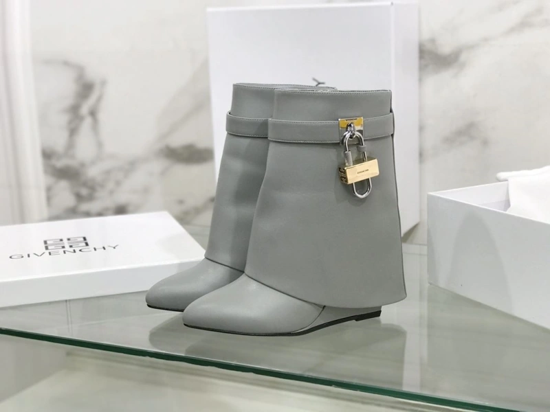 Practical Gxvxnchy Boots 153320