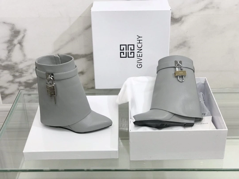 Practical Gxvxnchy Boots 153320