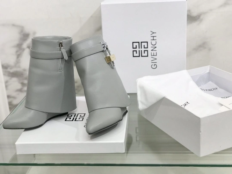 Practical Gxvxnchy Boots 153320