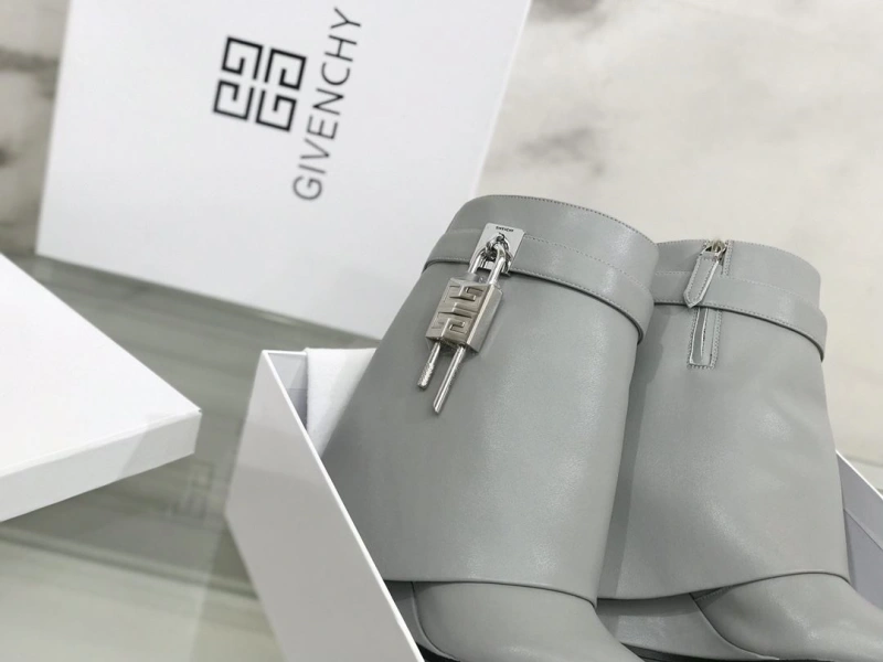 Practical Gxvxnchy Boots 153320