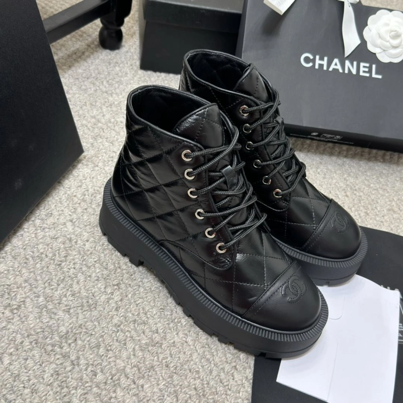 Versatile Chxnxl Boots 125412
