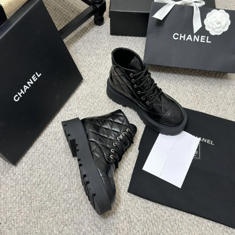 Versatile Chxnxl Boots 125412