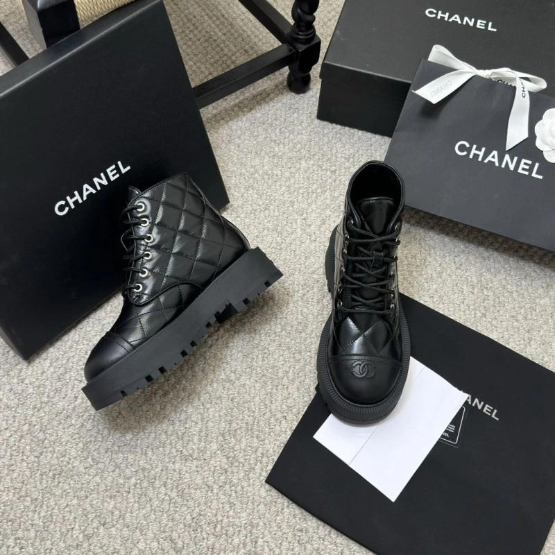 Versatile Chxnxl Boots 125412