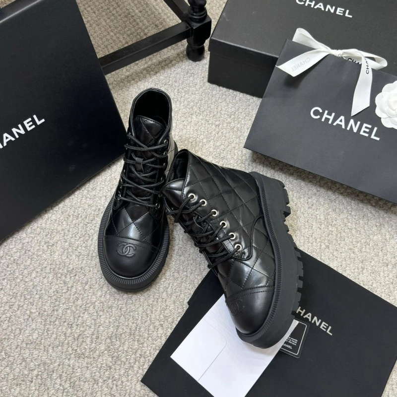 Versatile Chxnxl Boots 125412