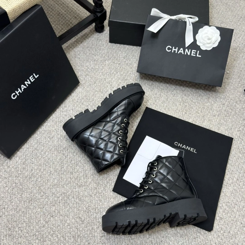 Versatile Chxnxl Boots 125412