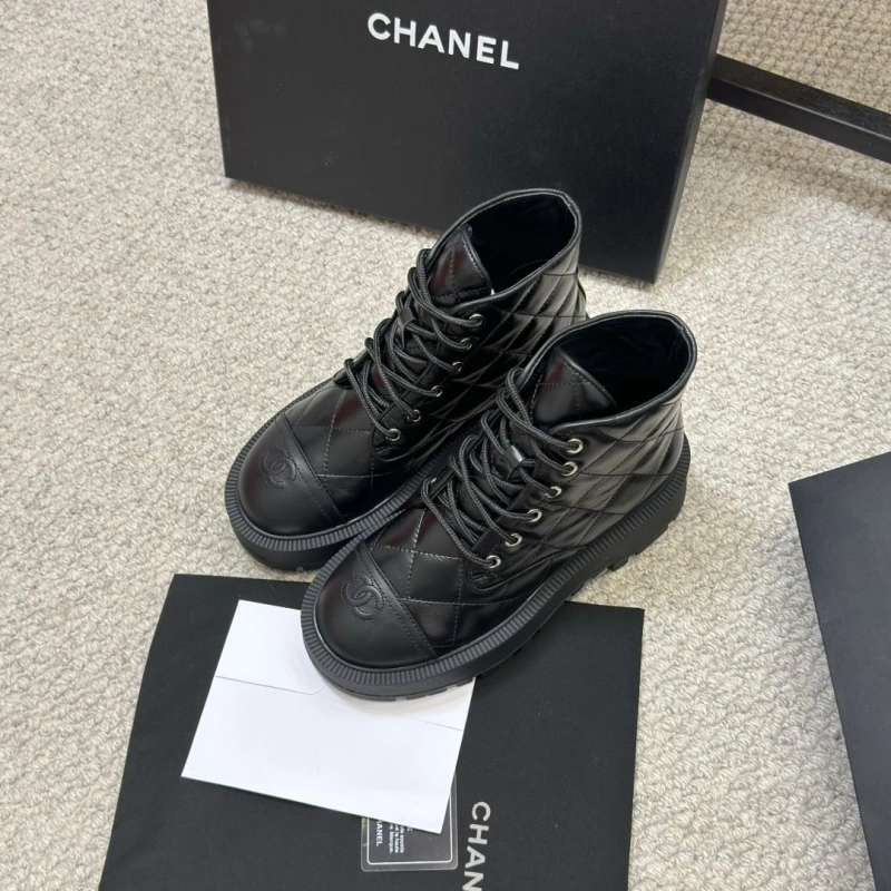 Versatile Chxnxl Boots 125412