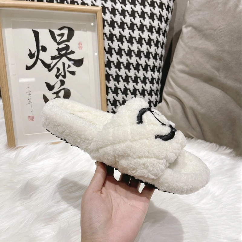 Sleek Chxnxl Slippers 124214