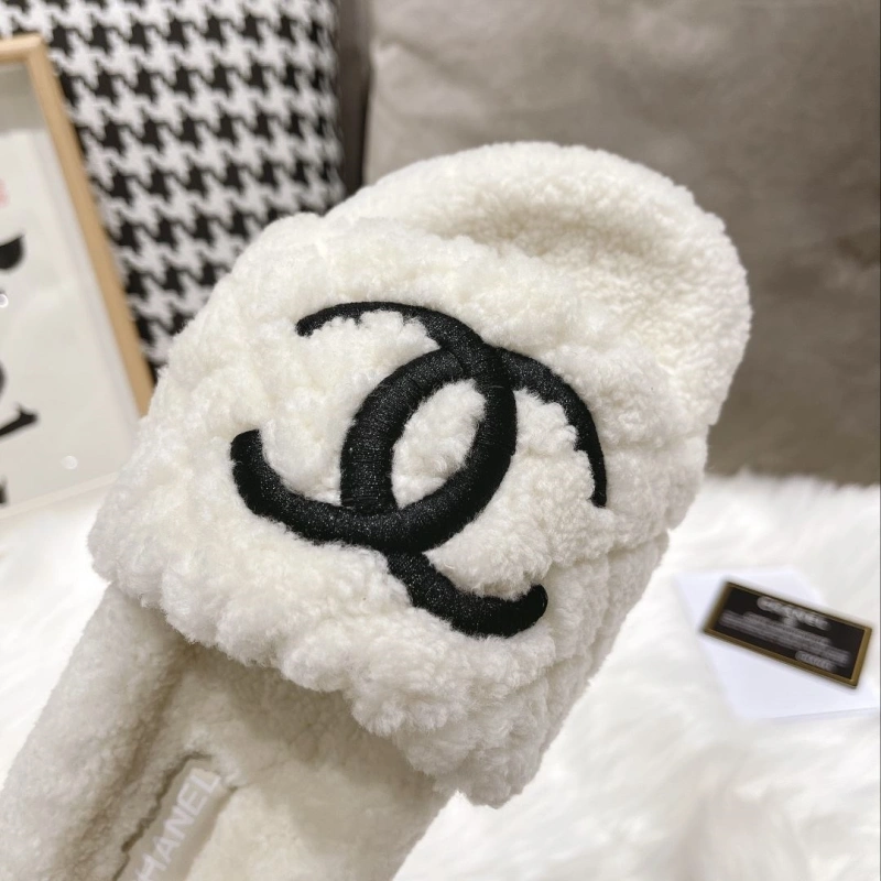 Sleek Chxnxl Slippers 124214