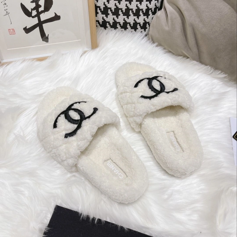 Sleek Chxnxl Slippers 124214