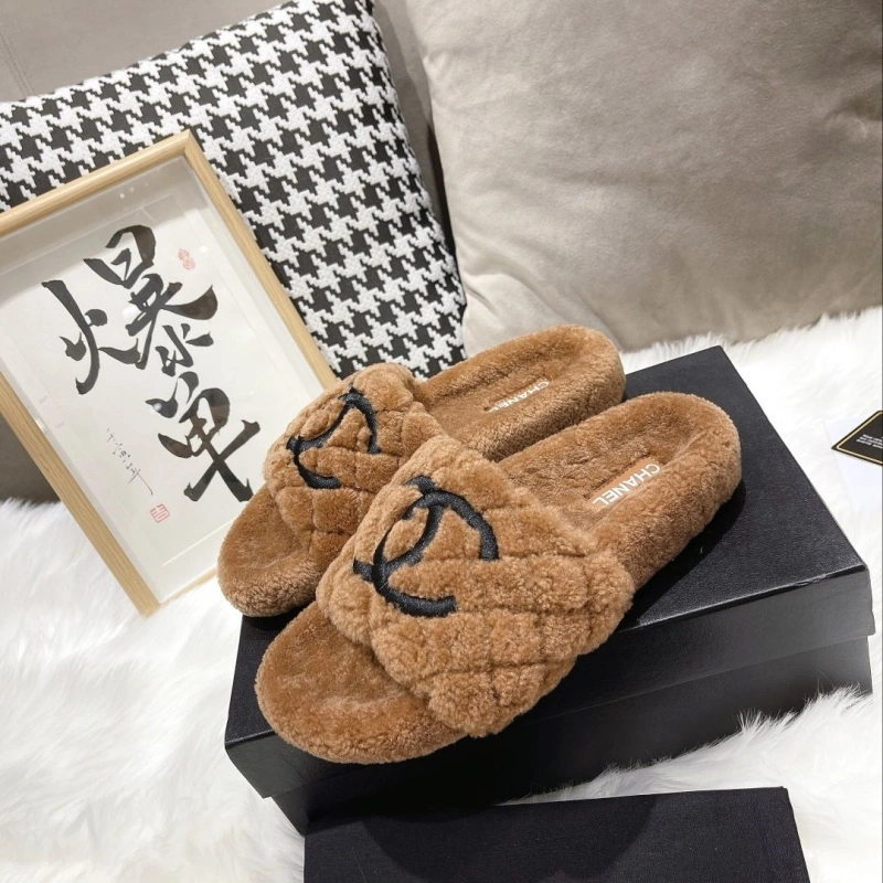 Sleek Chxnxl Slippers 124211