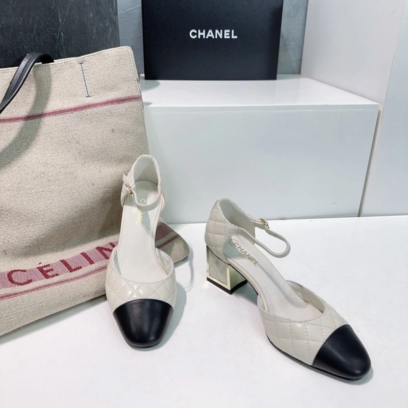 Versatile Chxnxl Sandals 124425