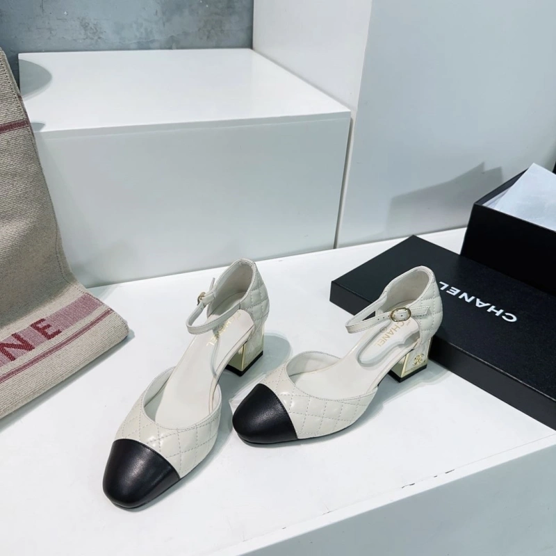 Versatile Chxnxl Sandals 124425