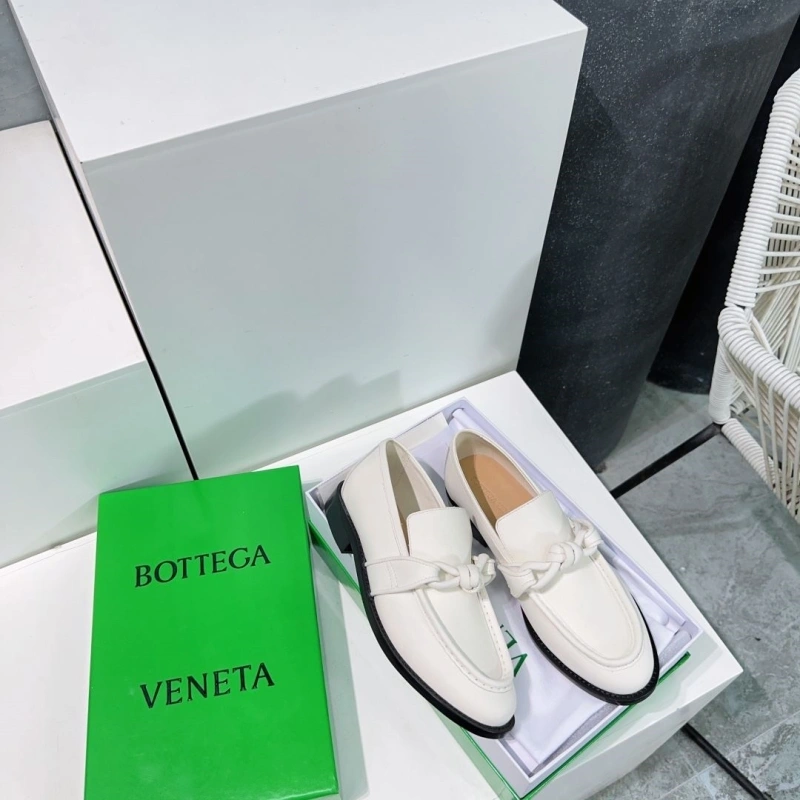 Cozy Bxttxga Vxnxta Leather Shoes 112967