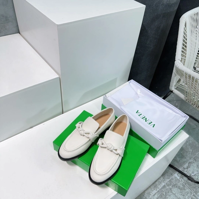 Cozy Bxttxga Vxnxta Leather Shoes 112967