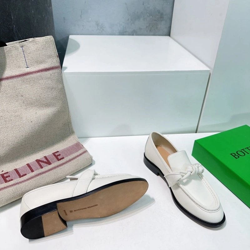 Cozy Bxttxga Vxnxta Leather Shoes 112967