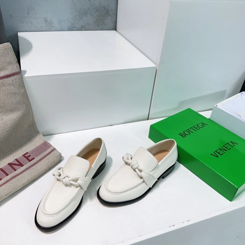Cozy Bxttxga Vxnxta Leather Shoes 112967