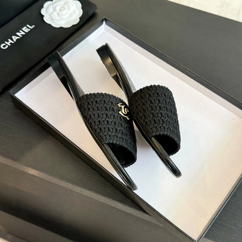 Breathable Chxnxl Slippers 124203