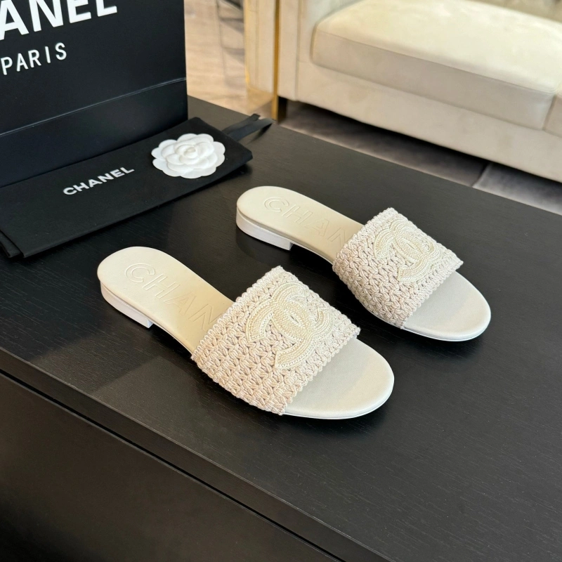 Minimalist Chxnxl Slippers 124210