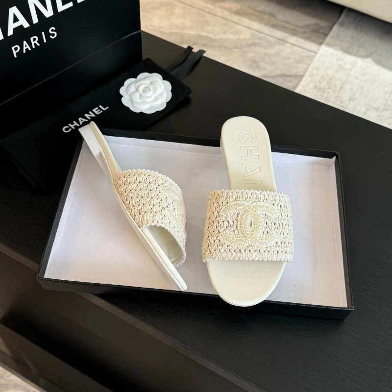 Minimalist Chxnxl Slippers 124210