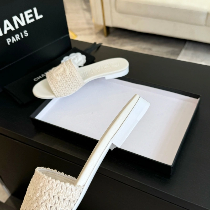 Minimalist Chxnxl Slippers 124210