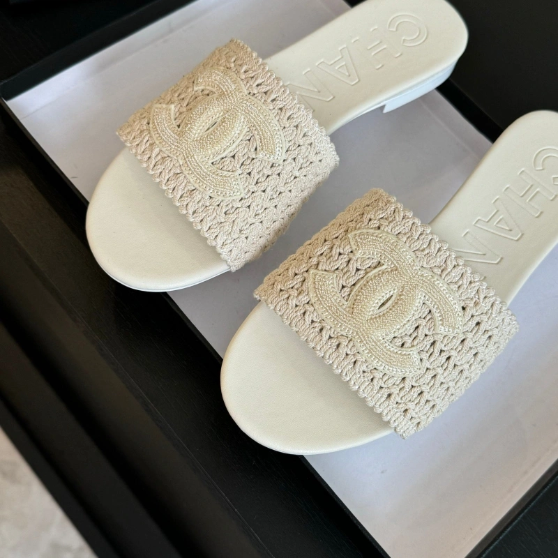 Minimalist Chxnxl Slippers 124210