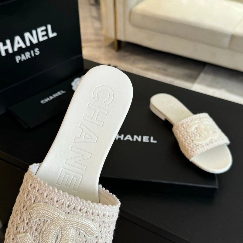 Minimalist Chxnxl Slippers 124210