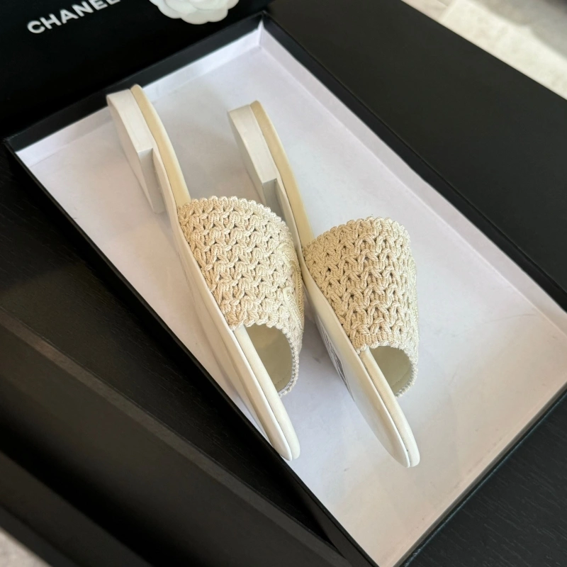 Minimalist Chxnxl Slippers 124210
