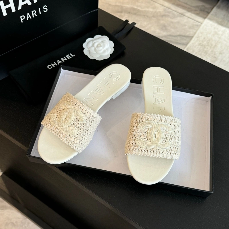 Minimalist Chxnxl Slippers 124210