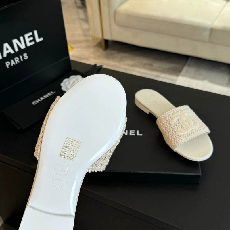 Minimalist Chxnxl Slippers 124210