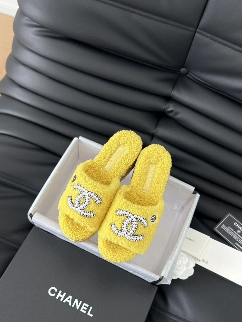 Reliable Chxnxl Slippers 124184