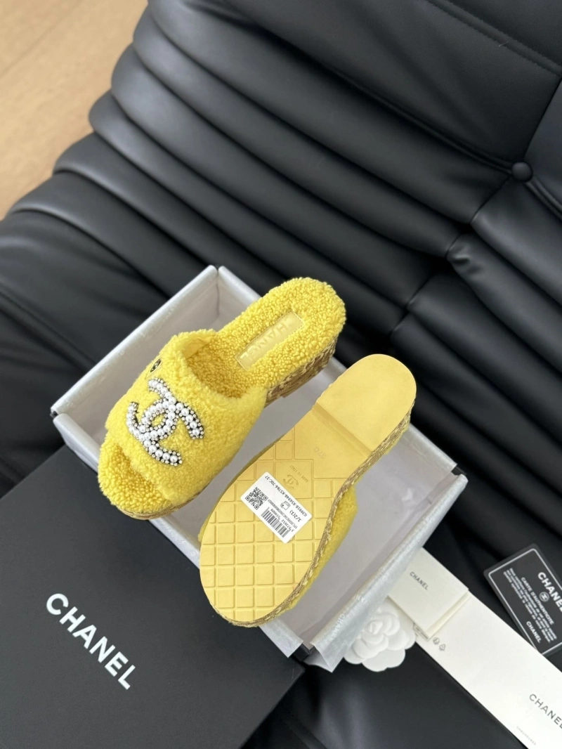 Reliable Chxnxl Slippers 124184