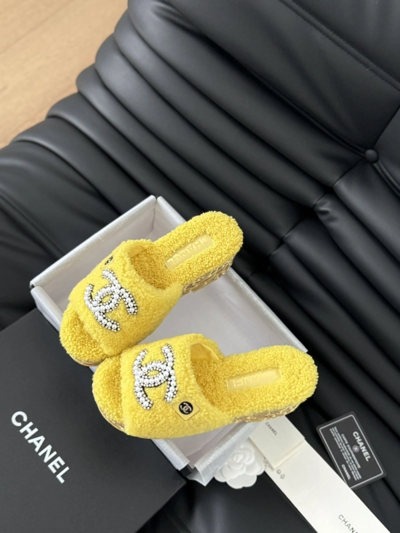 Reliable Chxnxl Slippers 124184