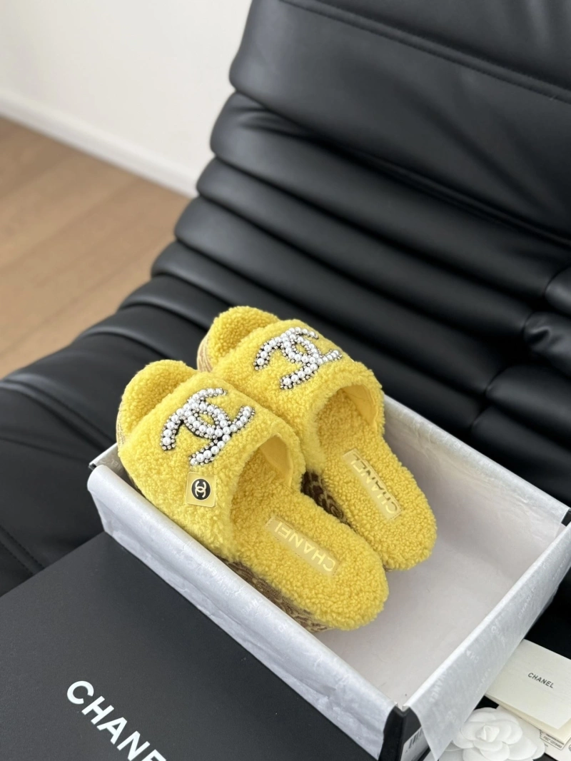 Reliable Chxnxl Slippers 124184