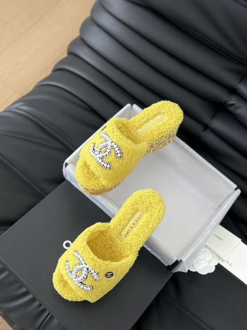 Reliable Chxnxl Slippers 124184