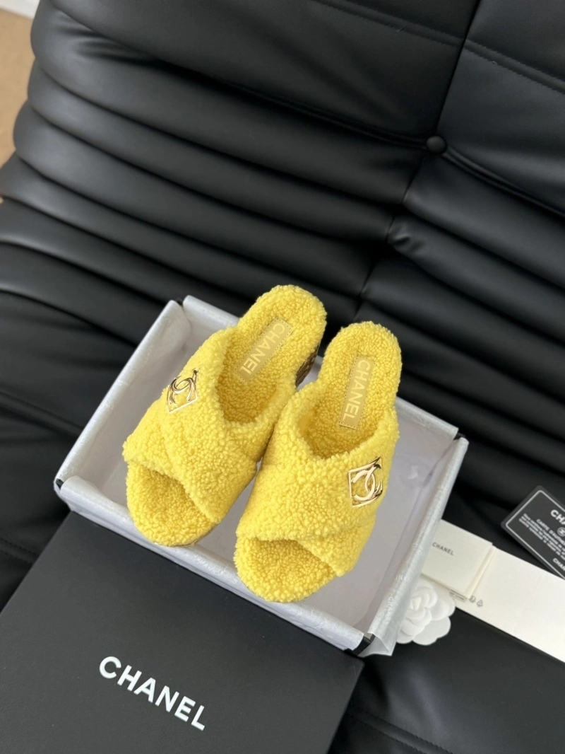 HighQuality Chxnxl Slippers 124178