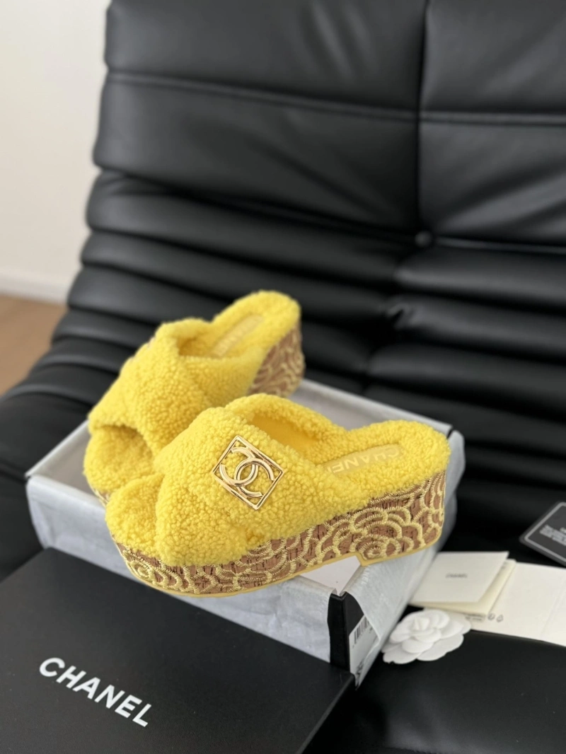 HighQuality Chxnxl Slippers 124178