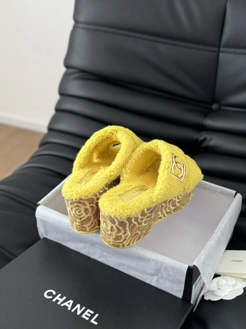 HighQuality Chxnxl Slippers 124178