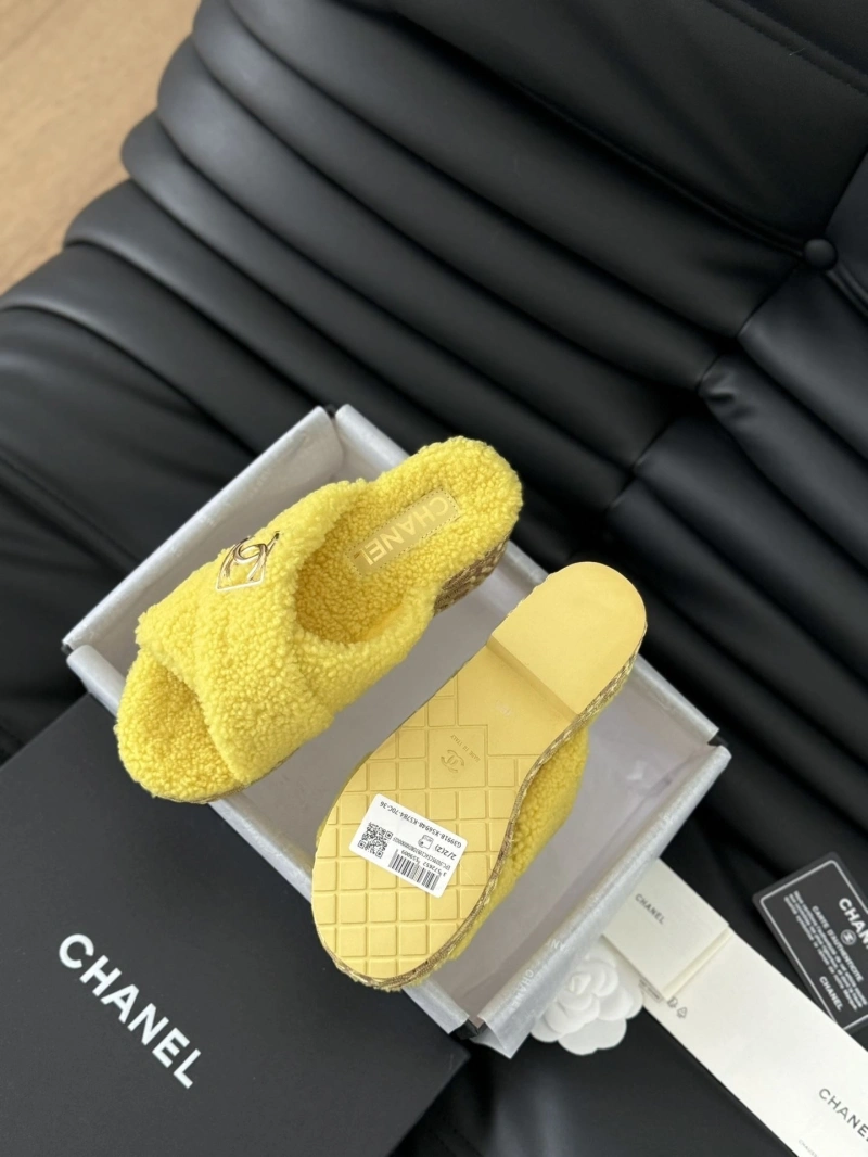HighQuality Chxnxl Slippers 124178
