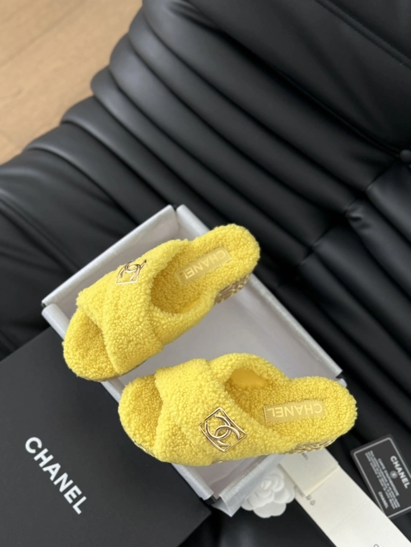 HighQuality Chxnxl Slippers 124178