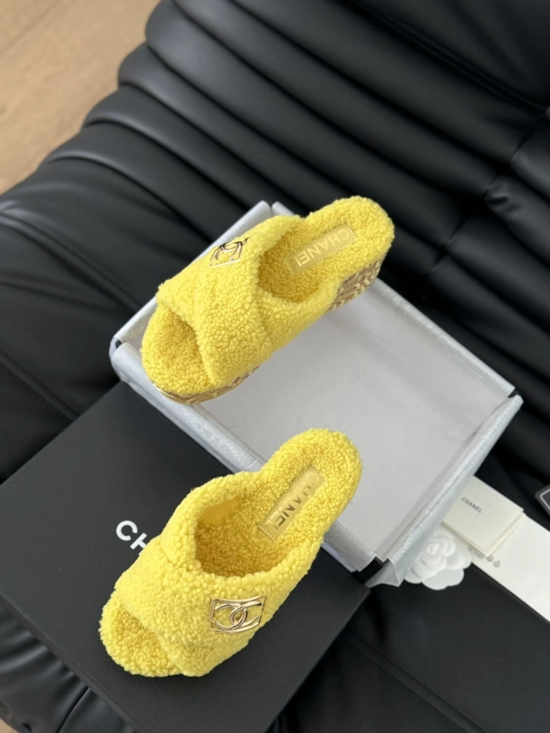 HighQuality Chxnxl Slippers 124178