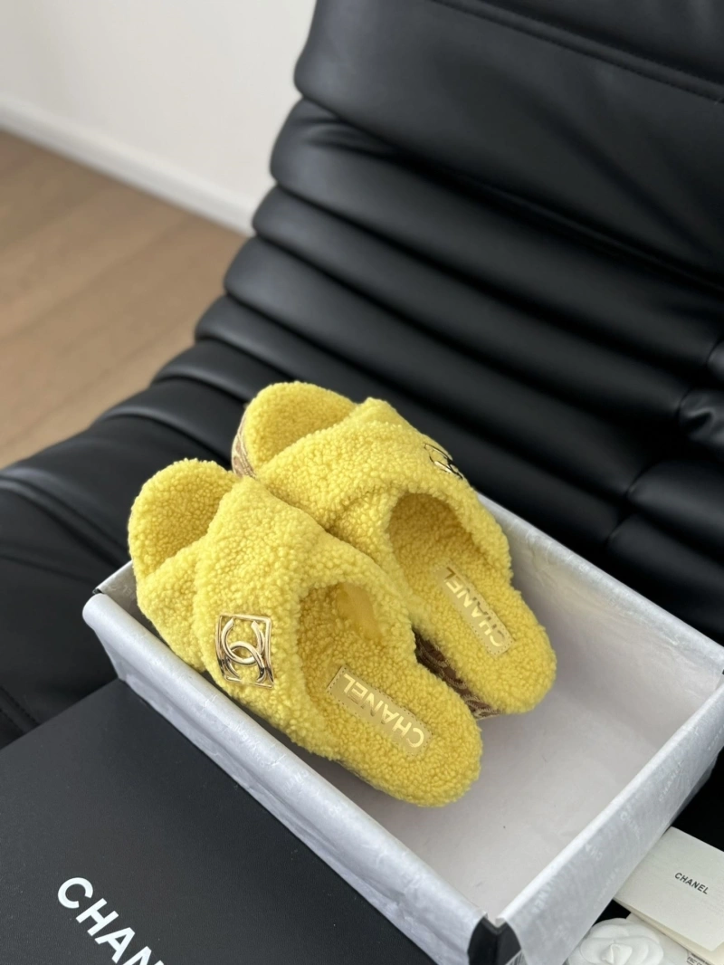 HighQuality Chxnxl Slippers 124178