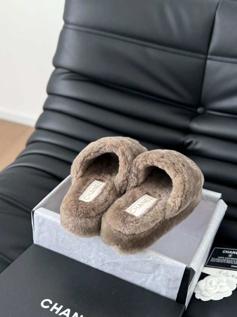 GoodFit Chxnxl Slippers 124171