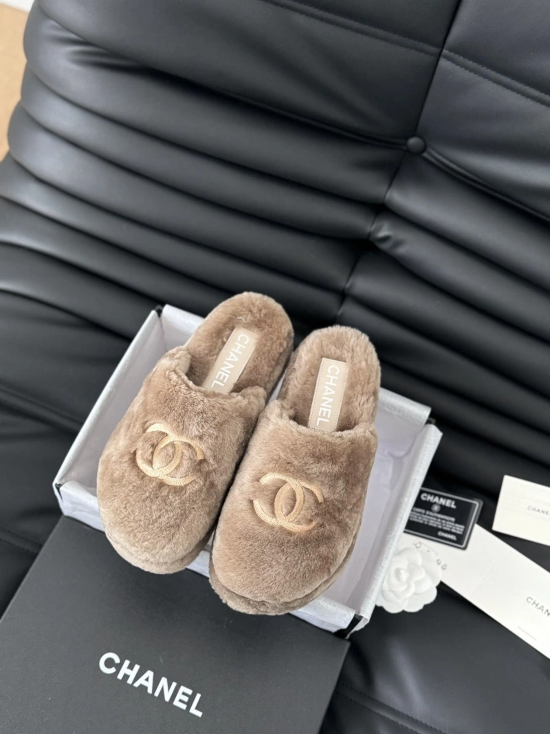 Unique Chxnxl Slippers 124177