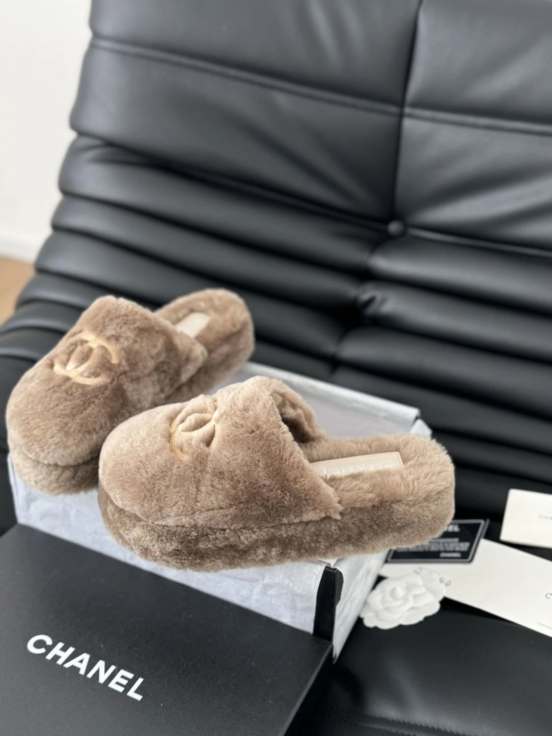 Unique Chxnxl Slippers 124177