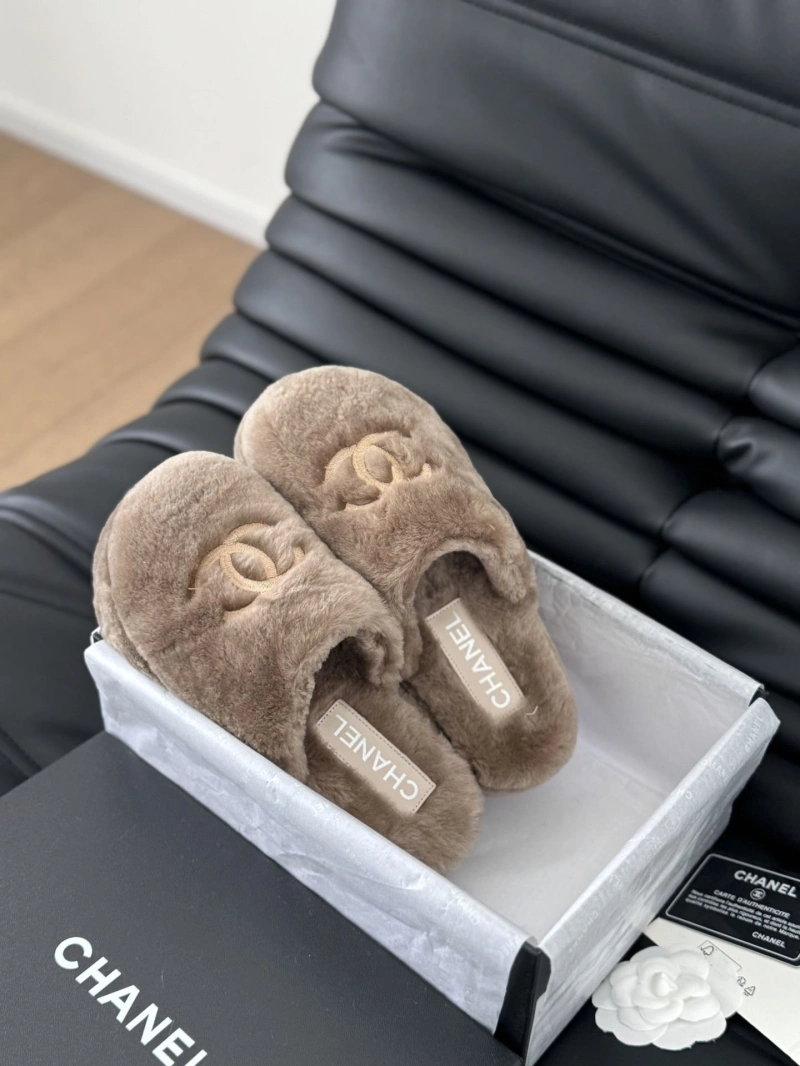 Unique Chxnxl Slippers 124177