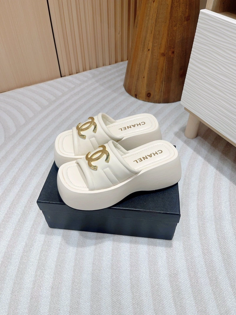 Flexible Chxnxl Slippers 124160