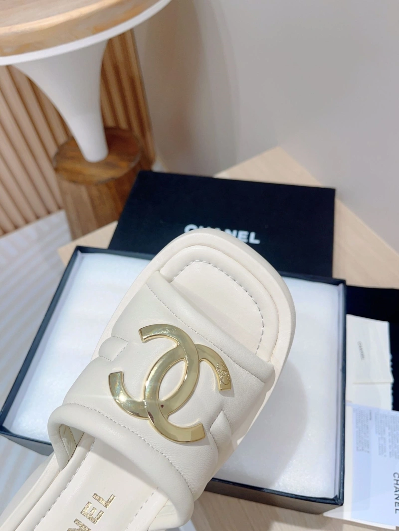 Flexible Chxnxl Slippers 124160