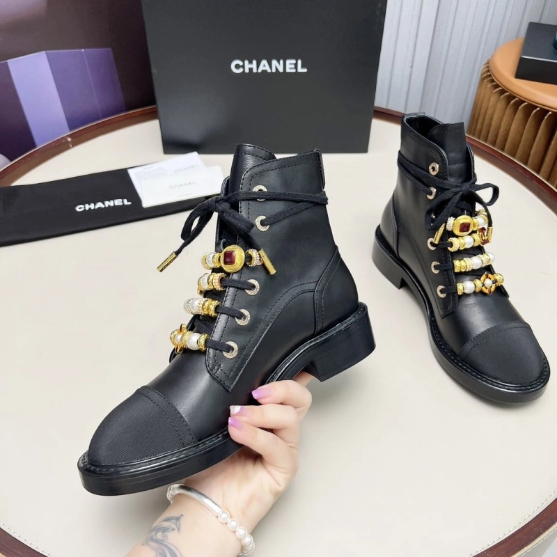 Versatile Chxnxl Boots 125328