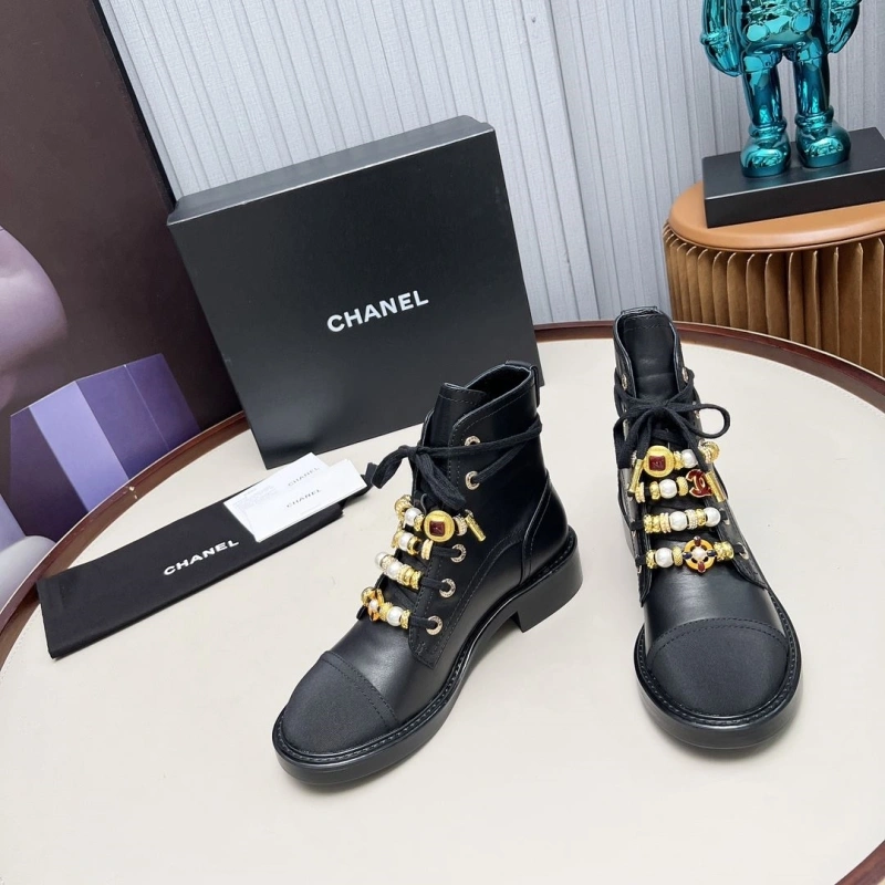 Versatile Chxnxl Boots 125328